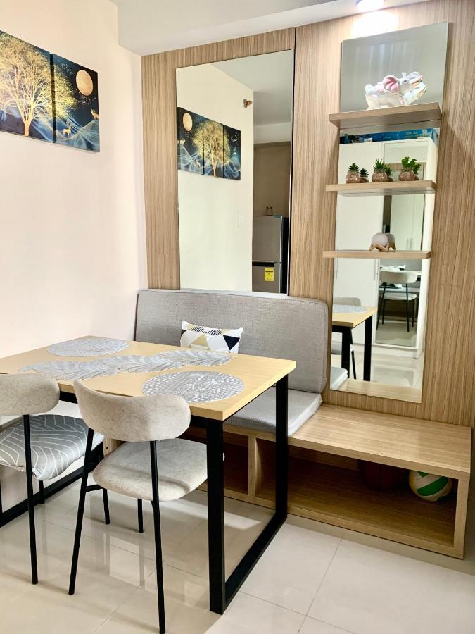 The Persimmon Studios Near Ayala And Sm City Cebu Exterior photo