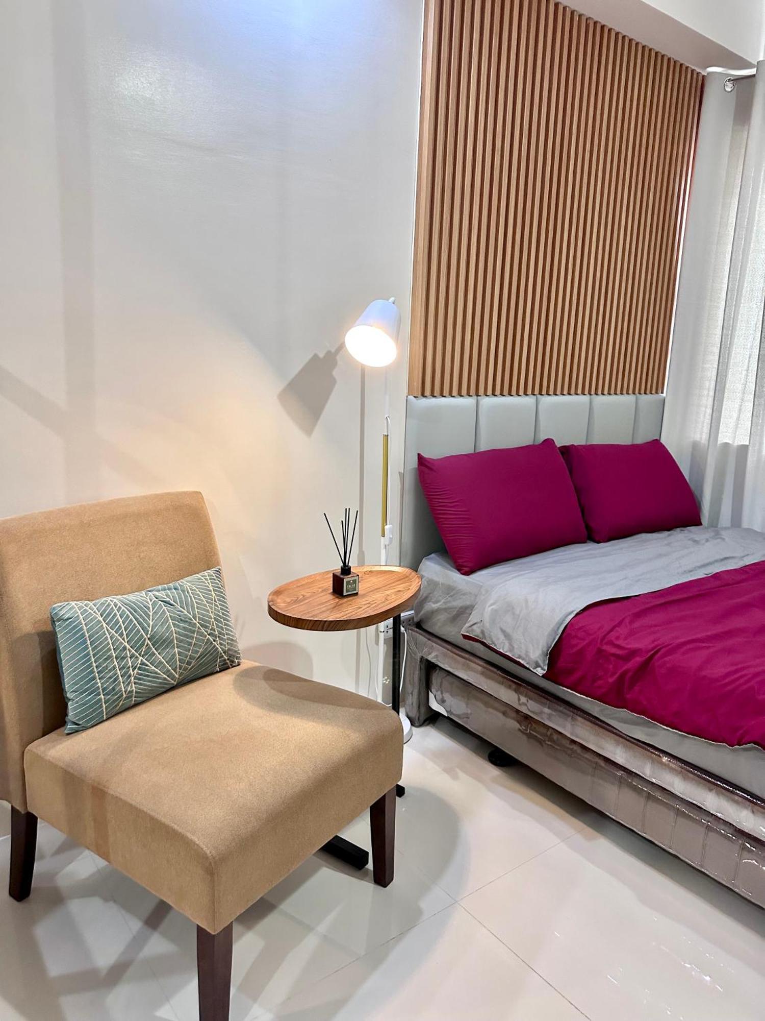 The Persimmon Studios Near Ayala And Sm City Cebu Exterior photo