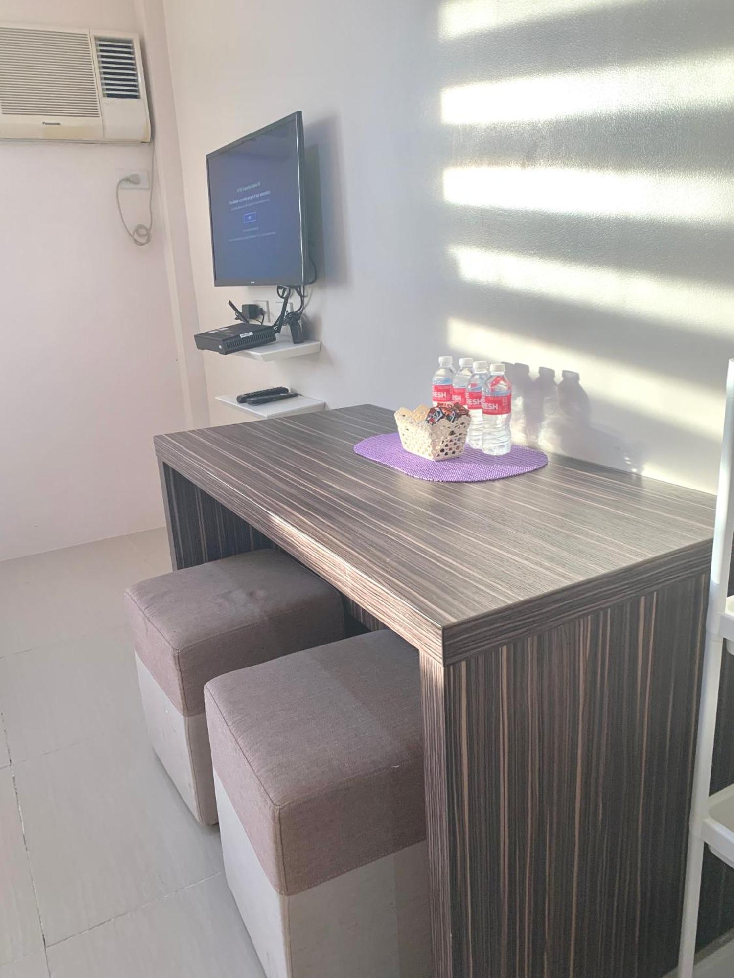 The Persimmon Studios Near Ayala And Sm City Cebu Room photo
