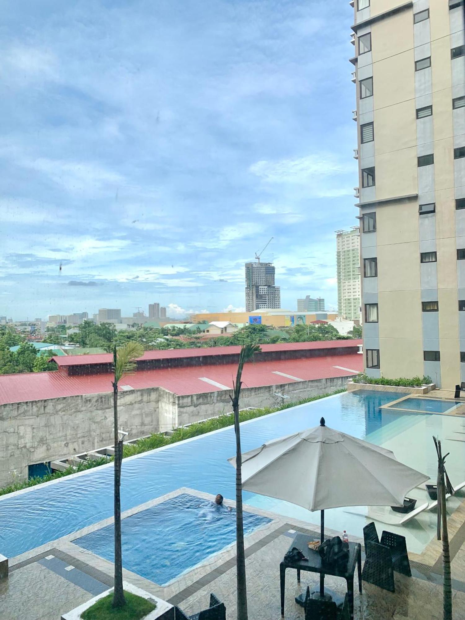 The Persimmon Studios Near Ayala And Sm City Cebu Room photo