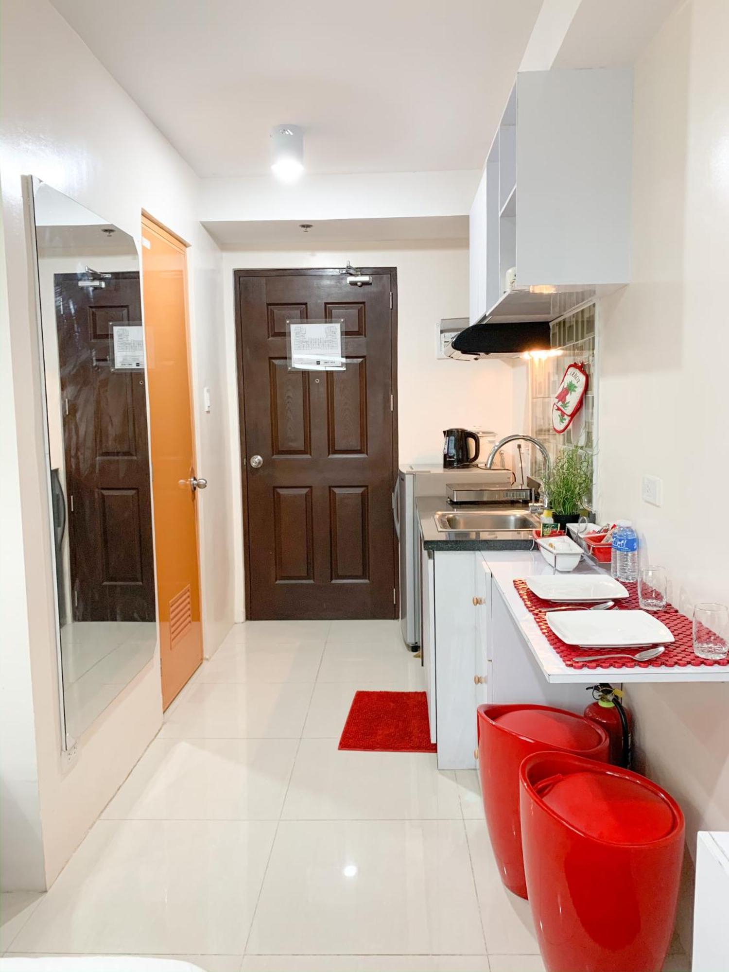 The Persimmon Studios Near Ayala And Sm City Cebu Room photo